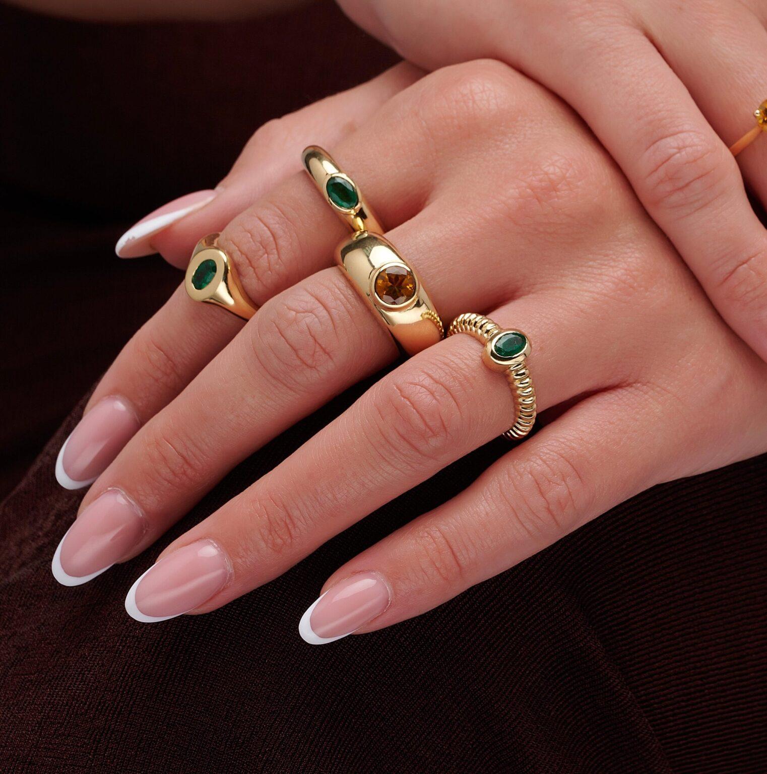 Signet Emerald Oval Ring - Image 3