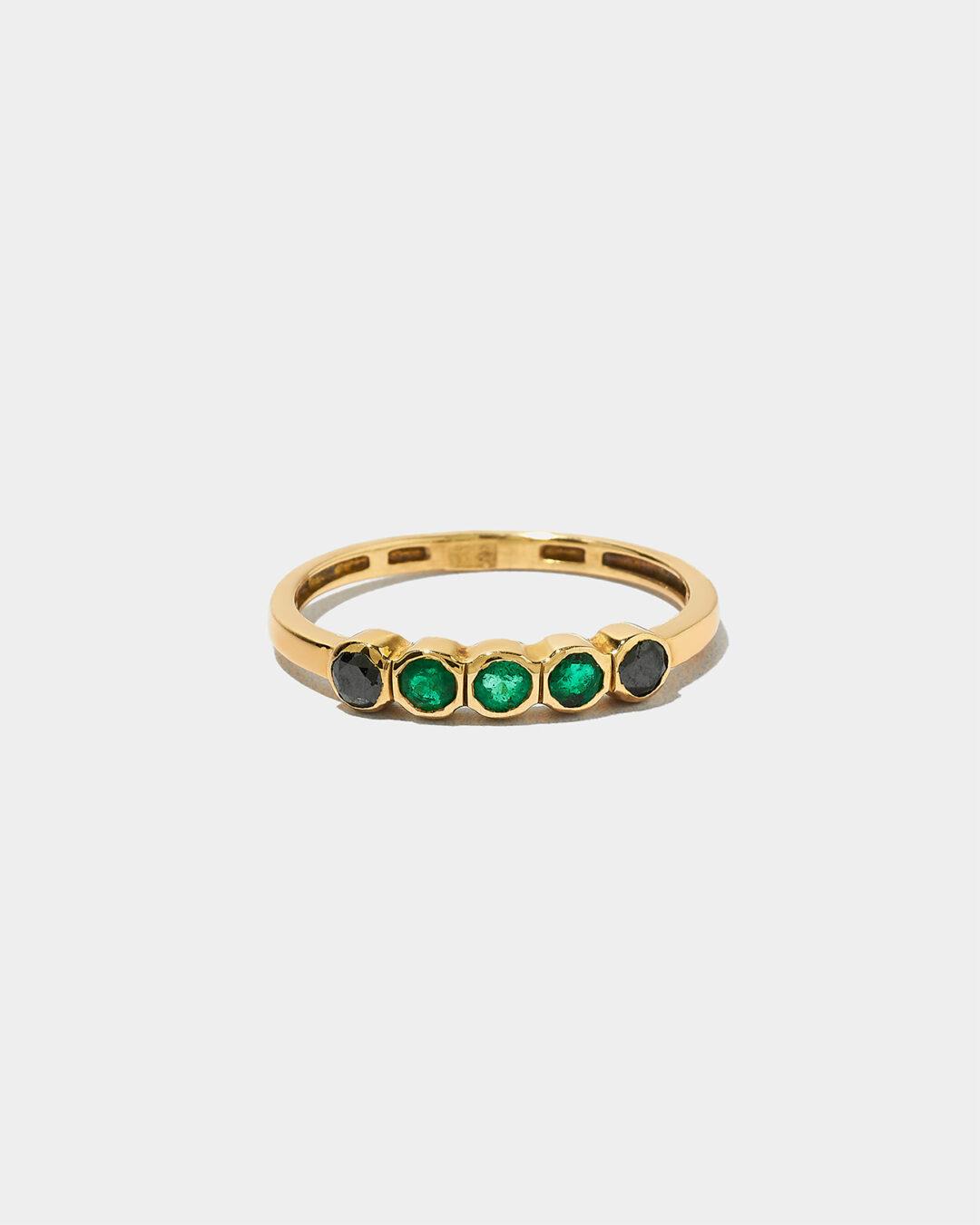 ⁦Five Stone Ring Emerald & Black Diamond⁩ - الصورة ⁦2⁩