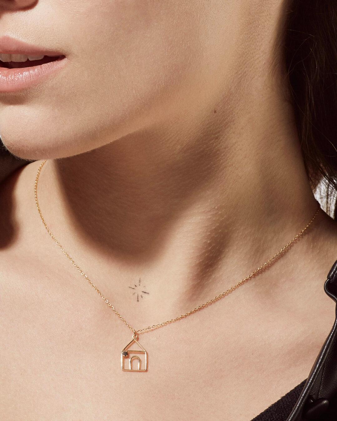 ⁦House Minimal Necklce⁩ - الصورة ⁦4⁩