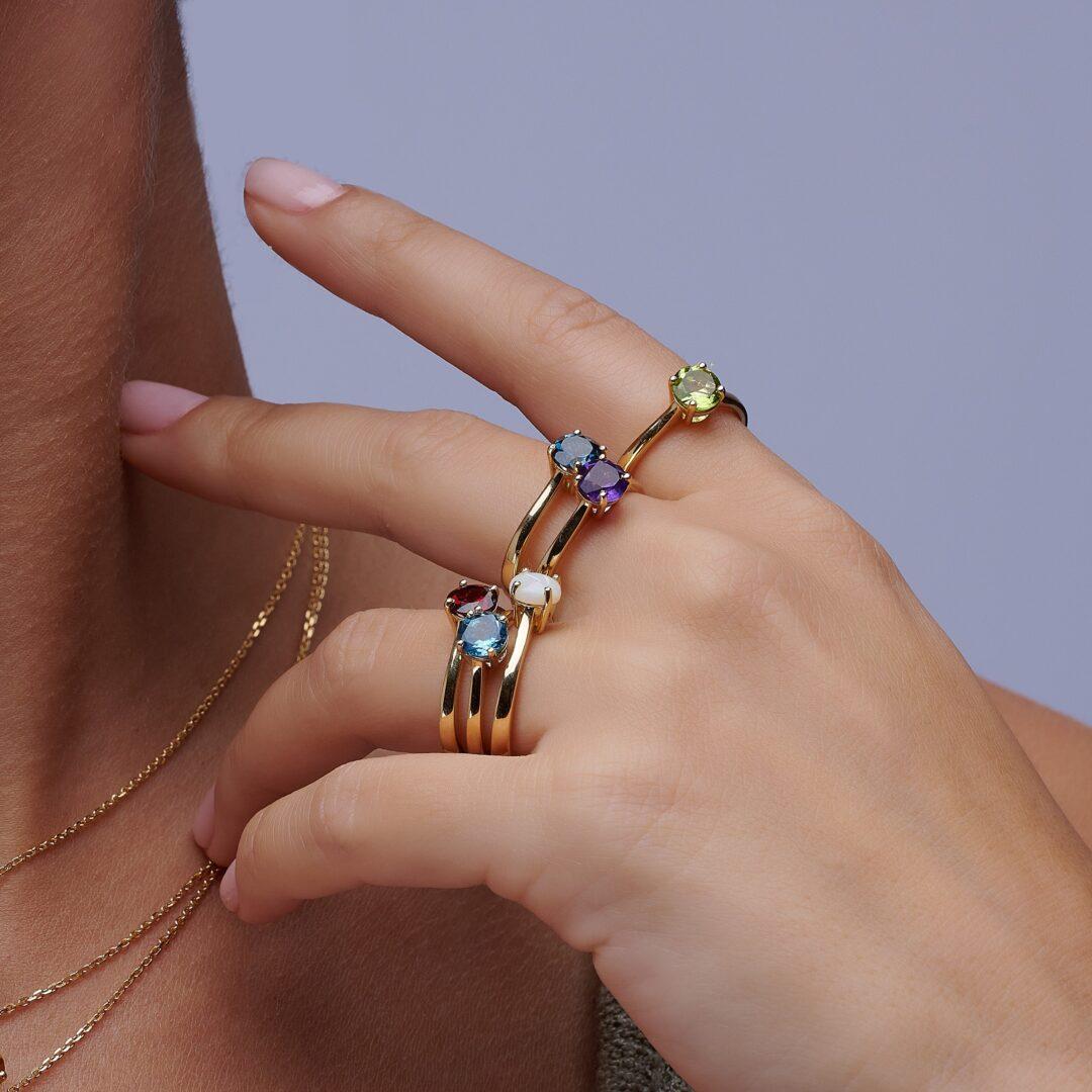 ⁦Peridot Serenity Solitaire Ring⁩ - الصورة ⁦2⁩