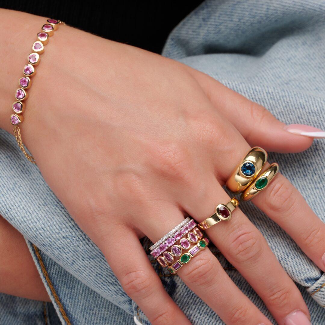 ⁦Blushing Chain Bracelet (Sapphire, 18K Gold)⁩ - الصورة ⁦3⁩
