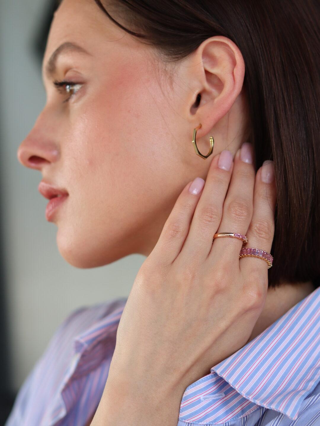 ⁦Pop of Pink Baguette Ring⁩ - الصورة ⁦4⁩